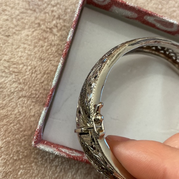 Silver bangle - Picture 3 of 4